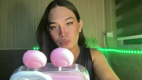Snapshot of sweetgirl_rhainexxx chatting on 05-15-26, 01:18 sweetgirl_rhainexxx online show from 05-15-26, 01:18