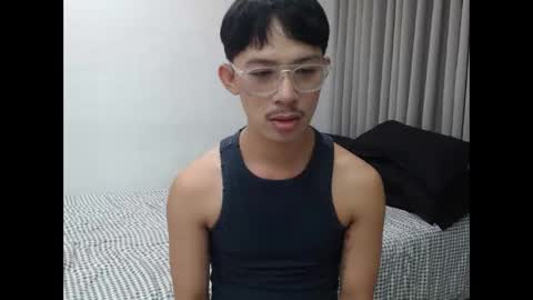 Snapshot of sweetguy102103 chatting on 12-04-24, 10:24 khrayan online show from 12-04-24, 10:24