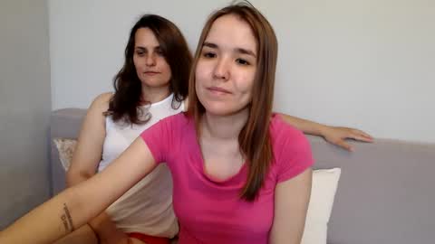 Snapshot of sweetharts69 chatting on 05-15-26, 05:25 Alina and Mia online show from 05-15-26, 05:25