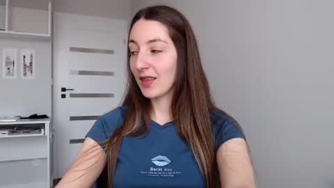 Snapshot of sweetheart_77 chatting on 06-02-26, 09:33 Emma online show from 06-02-26, 09:33