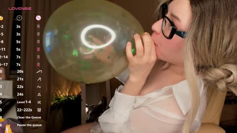 Snapshot of sweetheart_flower chatting on 01-26-25, 09:18 Kira online show from 01-26-25, 09:18