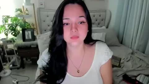 Snapshot of sweethoney369 chatting on 10-01-25, 10:32 Layla online show from 10-01-25, 10:32