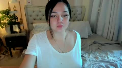 Snapshot of sweethoney369 chatting on 06-17-26, 01:30 Layla online show from 06-17-26, 01:30