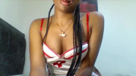 Snapshot of sweetie_lee chatting on 10-27-25, 02:26 sweetie lee online show from 10-27-25, 02:26