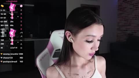 Snapshot of sweetiebones chatting on 12-07-24, 02:02 bratty gf online show from 12-07-24, 02:02