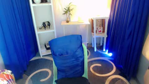 Snapshot of sweetladyapril chatting on 07-14-26, 10:32 dessiree online show from 07-14-26, 10:32