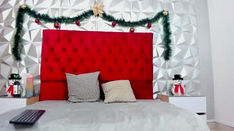 Snapshot of sweetlauren19 chatting on 12-31-24, 05:22 Lauren online show from 12-31-24, 05:22