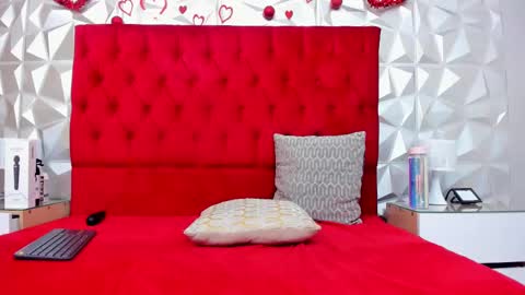 Snapshot of sweetlauren19 chatting on 02-25-25, 08:14 Lauren online show from 02-25-25, 08:14