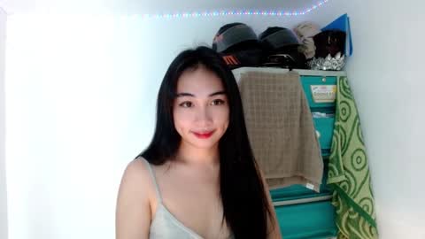 Snapshot of sweetlilly_18 chatting on 02-06-25, 02:11 Lilly online show from 02-06-25, 02:11