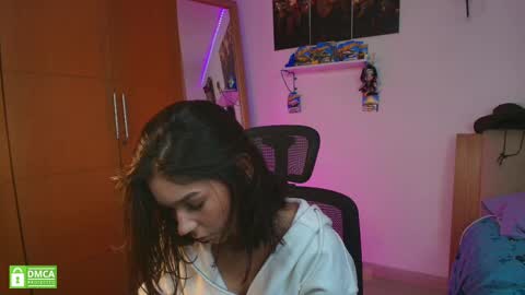 Snapshot of sweetlittlevenus chatting on 02-11-25, 10:37 Venus online show from 02-11-25, 10:37