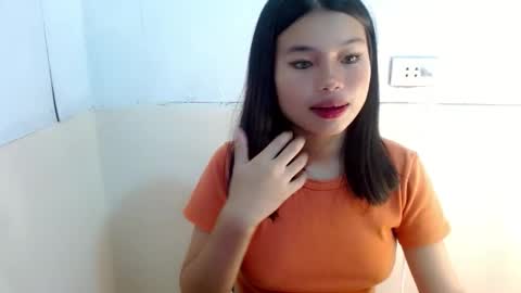 Snapshot of sweetlovely_68 chatting on 02-11-26, 11:48 sweetlovely_68 online show from 02-11-26, 11:48