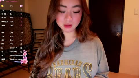 Snapshot of sweetlovepinay04 chatting on 06-19-26, 05:06 Zoe online show from 06-19-26, 05:06