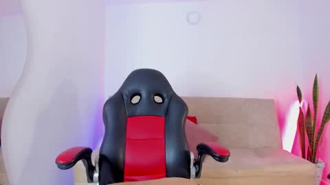 Snapshot of sweetluna___ chatting on 12-15-25, 06:34 instagram sweetluna 0 online show from 12-15-25, 06:34