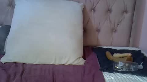 sweetmellowx1 online show from 03-01-25, 07:04