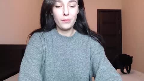 Mia online show from 12-03-25, 05:33