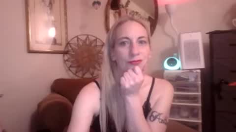 Snapshot of sweetmkb chatting on 02-16-26, 02:29 Aria online show from 02-16-26, 02:29