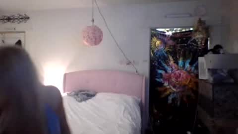 Snapshot of sweetmkb chatting on 03-04-26, 09:04 Aria online show from 03-04-26, 09:04