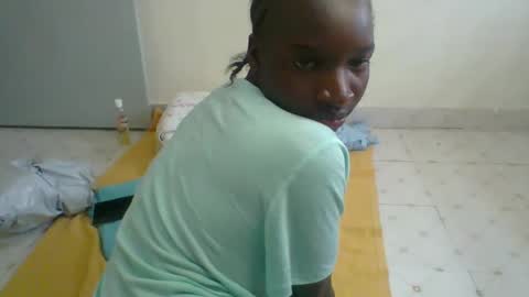 Snapshot of sweetpasion2 chatting on 02-10-25, 12:18 sweetpasion2 online show from 02-10-25, 12:18