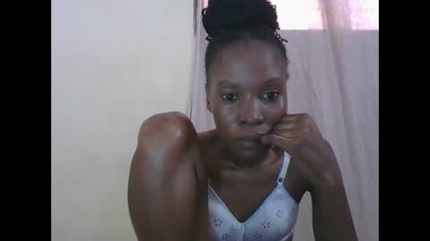 Snapshot of sweetpetite254 chatting on 01-12-26, 07:13 ESTHER online show from 01-12-26, 07:13