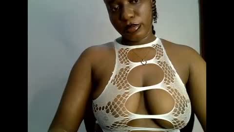 Snapshot of sweetpetitgirl chatting on 06-14-26, 04:36 LILY BRANDY online show from 06-14-26, 04:36