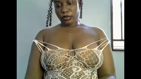 Snapshot of sweetpetitgirl chatting on 06-19-26, 08:07 LILY BRANDY online show from 06-19-26, 08:07