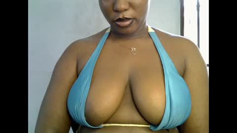 Snapshot of sweetpetitgirl chatting on 06-20-26, 08:17 LILY BRANDY online show from 06-20-26, 08:17