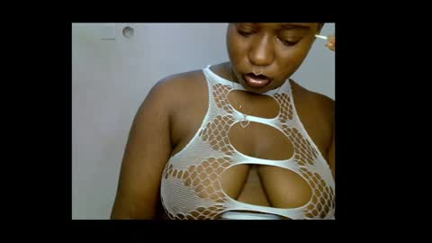 Snapshot of sweetpetitgirl chatting on 06-29-26, 06:30 LILY BRANDY online show from 06-29-26, 06:30