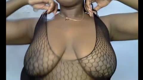 Snapshot of sweetpetitgirl chatting on 07-04-26, 06:41 LILY BRANDY online show from 07-04-26, 06:41