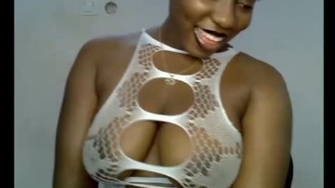 Snapshot of sweetpetitgirl chatting on 07-10-26, 07:23 LILY BRANDY online show from 07-10-26, 07:23