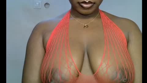 Snapshot of sweetpetitgirl chatting on 07-10-26, 07:27 LILY BRANDY online show from 07-10-26, 07:27