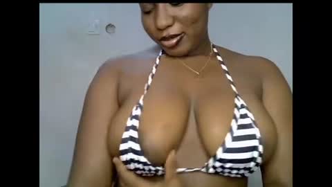 Snapshot of sweetpetitgirl chatting on 07-13-26, 08:33 LILY BRANDY online show from 07-13-26, 08:33