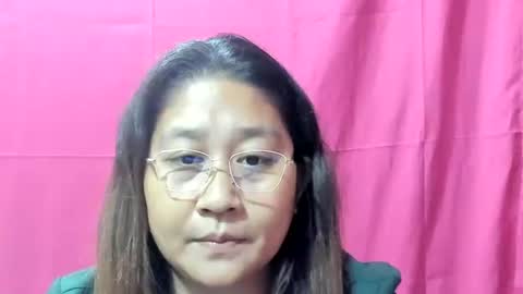 Snapshot of sweetpilipina88 chatting on 12-24-24, 12:44 MIA online show from 12-24-24, 12:44