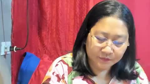 Snapshot of sweetpilipina88 chatting on 02-06-26, 11:02 MIA online show from 02-06-26, 11:02