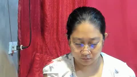 Snapshot of sweetpilipina88 chatting on 02-14-26, 12:18 MIA online show from 02-14-26, 12:18