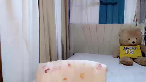 Snapshot of sweetprincess_athena chatting on 10-08-25, 10:46 Princess Ella online show from 10-08-25, 10:46