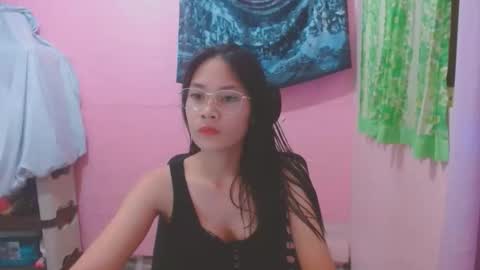Snapshot of sweetsexygirl20 chatting on 05-14-26, 12:12 Mia online show from 05-14-26, 12:12