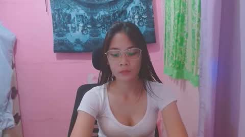 Snapshot of sweetsexygirl20 chatting on 05-31-26, 04:09 Mia online show from 05-31-26, 04:09
