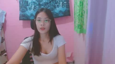 Snapshot of sweetsexygirl20 chatting on 06-13-26, 06:00 Mia online show from 06-13-26, 06:00