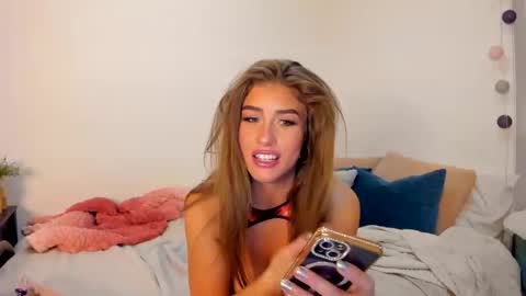 Snapshot of sweetsexyseductress chatting on 11-19-25, 04:45 JASMINE online show from 11-19-25, 04:45