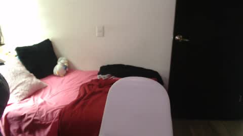 Snapshot of sweetsophie7 chatting on 07-12-26, 05:37 Sophie online show from 07-12-26, 05:37
