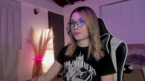 Snapshot of sweett_catt1 chatting on 02-23-25, 08:28 Cat independent model online show from 02-23-25, 08:28