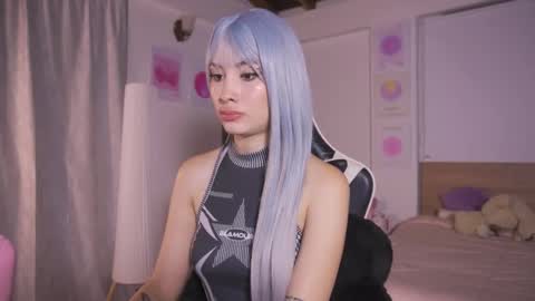 Snapshot of sweett_catt1 chatting on 10-19-25, 01:17 Cat independent model online show from 10-19-25, 01:17