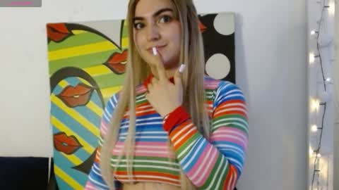 Snapshot of sweett_minionn chatting on 01-06-25, 05:59 IG valeen mo Vale My schedule Monday to Friday900 am - 300 pm online show from 01-06-25, 05:59