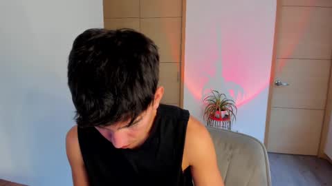 Snapshot of sweettaaron chatting on 09-30-25, 05:18 Andy online show from 09-30-25, 05:18