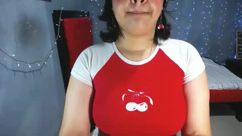 Snapshot of sweettei chatting on 04-21-26, 11:27 Me llamo Tara online show from 04-21-26, 11:27