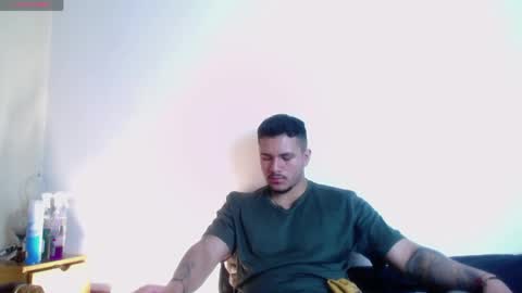 Snapshot of sweettguy_ chatting on 05-19-26, 10:16 Jei online show from 05-19-26, 10:16