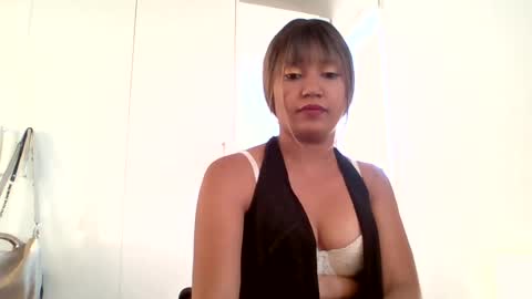 Snapshot of sweetwhisper4u chatting on 06-12-26, 05:17 katie online show from 06-12-26, 05:17