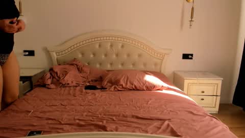 Mika online show from 03-21-26, 09:14