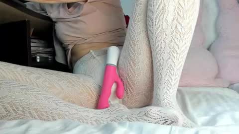 Mia online show from 02-02-25, 01:45