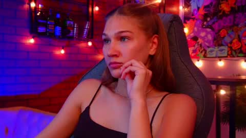 Emily online show from 05-07-26, 01:38